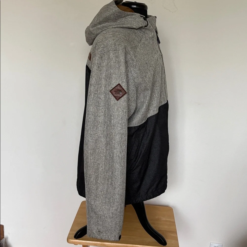 The North Face Millerton Gray and Black Performance Jacket Size XL